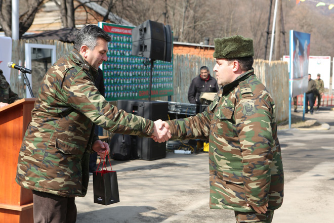 Gənclər Fondu Novruz bayramı münasibətilə əsgərləri təbrik edib (FOTO)