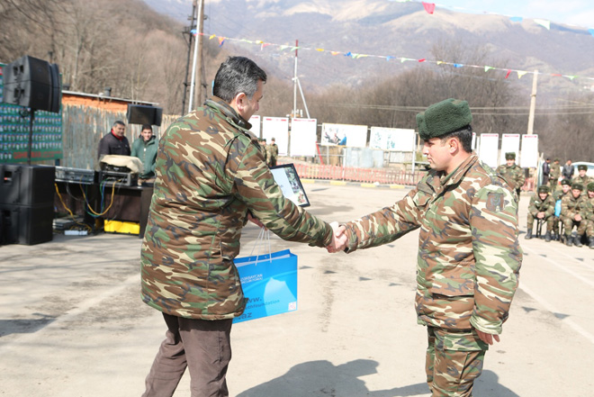 Gənclər Fondu Novruz bayramı münasibətilə əsgərləri təbrik edib (FOTO)