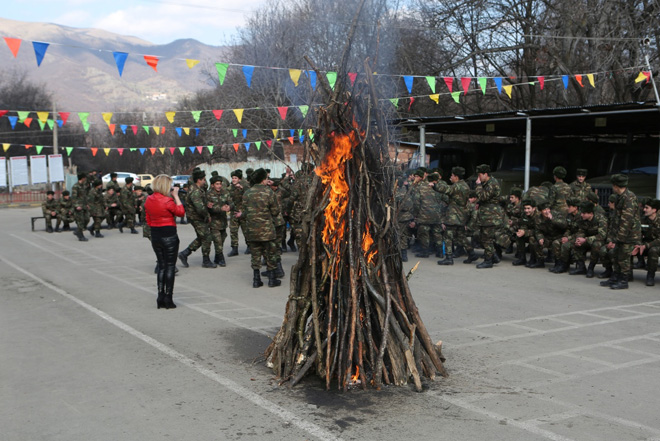 Gənclər Fondu Novruz bayramı münasibətilə əsgərləri təbrik edib (FOTO)