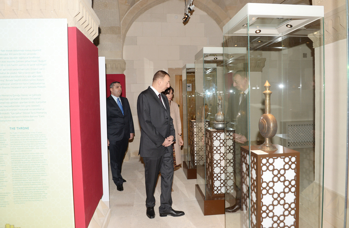 Prezident İlham Əliyev və xanımı Şirvanşahlar Sarayı Kompleksində yeni yaradılmış muzey ekspozisiyası ilə tanış olublar (FOTO)