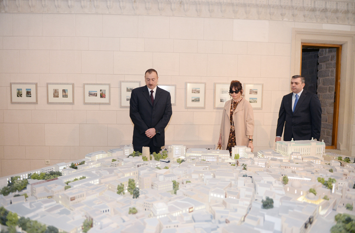 Prezident İlham Əliyev və xanımı Şirvanşahlar Sarayı Kompleksində yeni yaradılmış muzey ekspozisiyası ilə tanış olublar (FOTO)