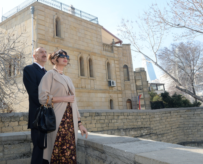 Prezident İlham Əliyev və xanımı Şirvanşahlar Sarayı Kompleksində yeni yaradılmış muzey ekspozisiyası ilə tanış olublar (FOTO)