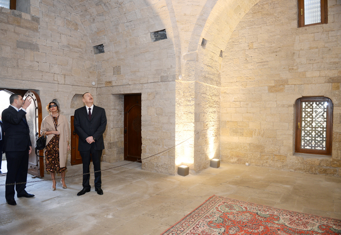 Prezident İlham Əliyev və xanımı Şirvanşahlar Sarayı Kompleksində yeni yaradılmış muzey ekspozisiyası ilə tanış olublar (FOTO)