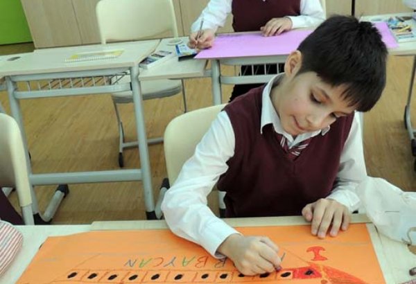 Azərbaycanda şagirdlərin bir məktəbdən digərinə yerdəyişməsi qaydaları açıqlanıb