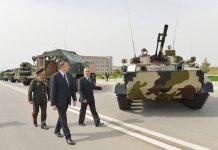 Prezident İlham Əliyev Naxçıvan MR-in hərbi hissələrinə daxil olan yeni texnika və silahlara baxıb (FOTO)