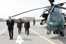 Prezident İlham Əliyev Naxçıvan MR-in hərbi hissələrinə daxil olan yeni texnika və silahlara baxıb (FOTO)