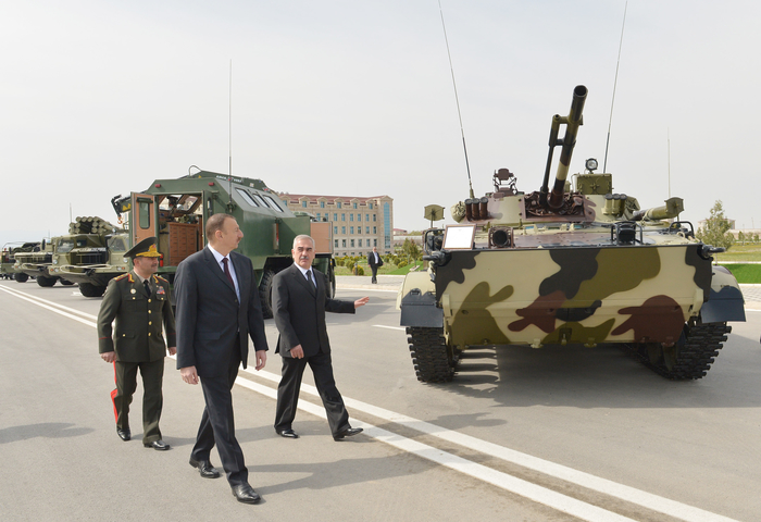 Prezident İlham Əliyev Naxçıvan MR-in hərbi hissələrinə daxil olan yeni texnika və silahlara baxıb (FOTO)