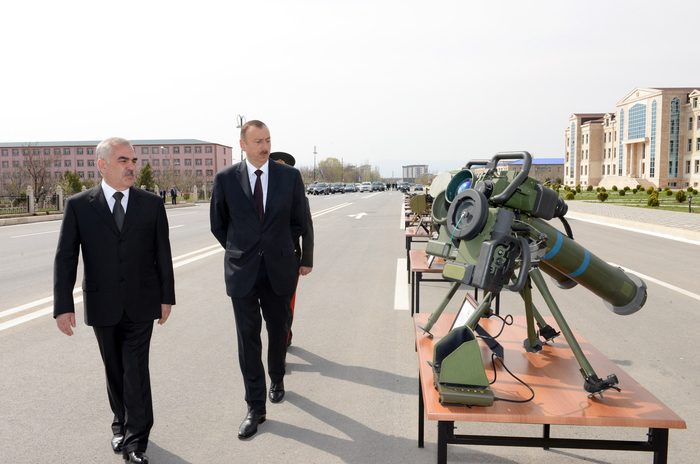 Prezident İlham Əliyev Naxçıvan MR-in hərbi hissələrinə daxil olan yeni texnika və silahlara baxıb (FOTO)
