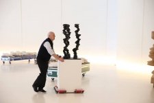 Dünya şöhrətli heykəltəraş Toni Kreqq Heydər Əliyev Mərkəzində keçiriləcək  sərginin tərtibatında bilavasitə iştirak edib (FOTO)