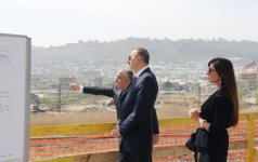 Prezident İlham Əliyev və xanımı Bakıda tikilən Su İdmanı Sarayında inşaat işlərinin gedişi ilə tanış olublar (FOTO)