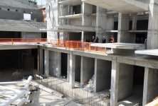 Prezident İlham Əliyev və xanımı Bakıda tikilən Su İdmanı Sarayında inşaat işlərinin gedişi ilə tanış olublar (FOTO)