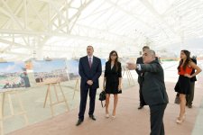 Prezident İlham Əliyev və xanımı Bakıda tikilən Su İdmanı Sarayında inşaat işlərinin gedişi ilə tanış olublar (FOTO)