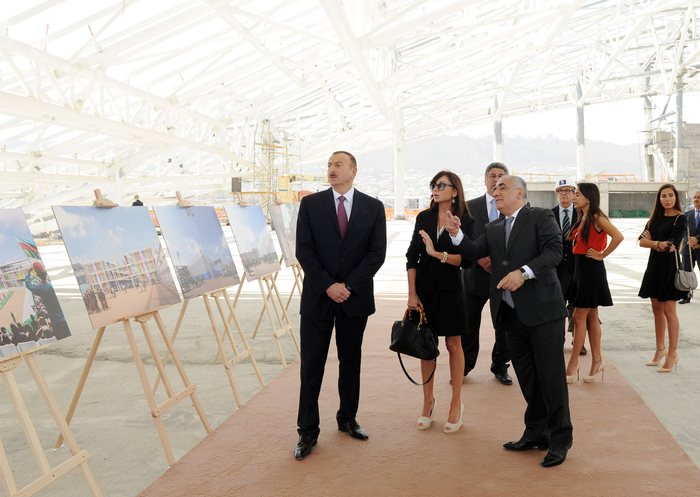 Prezident İlham Əliyev və xanımı Bakıda tikilən Su İdmanı Sarayında inşaat işlərinin gedişi ilə tanış olublar (FOTO)