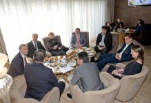 Vüqar Həşimovun xatirəsinə həsr olunmuş beynəlxalq şahmat turnirinin ilk turunda çətin oyun (FOTO)