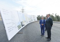 İlham Əliyev Bakıda tikilən yeni məscid kompleksində aparılan inşaat işlərinin gedişi ilə tanış olub (FOTO)