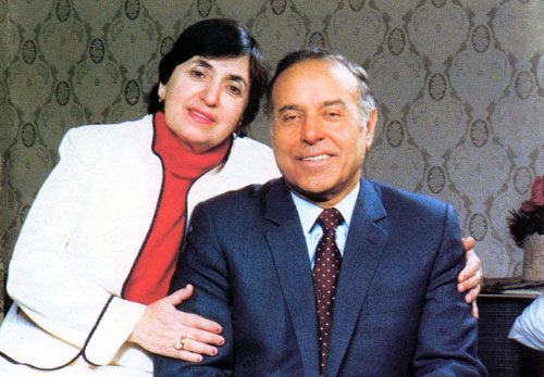 Bu gün görkəmli oftalmoloq alim, akademik Zərifə xanım Əliyevanın anadan olmasının 92-ci ildönümü tamam olur (FOTO)