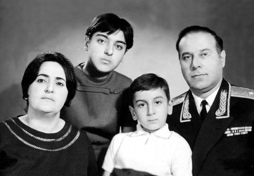Bu gün görkəmli oftalmoloq alim, akademik Zərifə xanım Əliyevanın anadan olmasının 92-ci ildönümü tamam olur (FOTO)