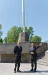 İlham Əliyev Ağdaşda Bayraq Meydanında yaradılan şəraitlə tanış olub  (FOTO)