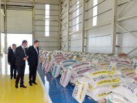 İlham Əliyev Ağdaşda Gilan yem emalı zavodunun açılışında iştirak edib  (FOTO)