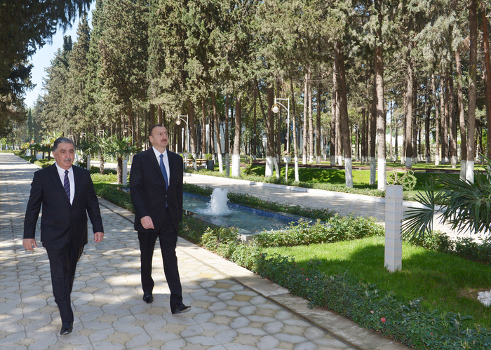 Azərbaycan Prezidenti Ağdaşda Heydər Əliyev parkında aparılan yenidənqurma işləri ilə tanış olub (FOTO)