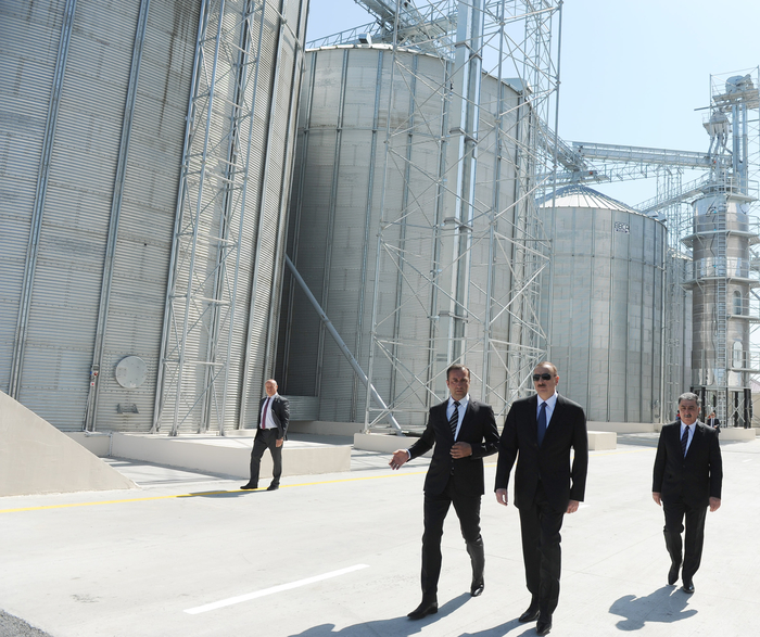 İlham Əliyev Ağdaşda Gilan yem emalı zavodunun açılışında iştirak edib  (FOTO)