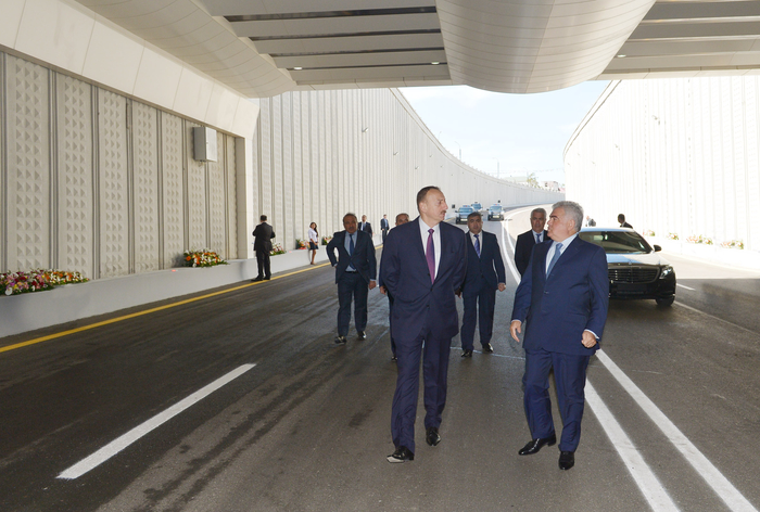 Prezident İlham Əliyev Heydər Əliyev prospektində avtomobillər və piyadalar üçün yeni tikilmiş yeraltı keçidin açılışında iştirak edib  (FOTO)