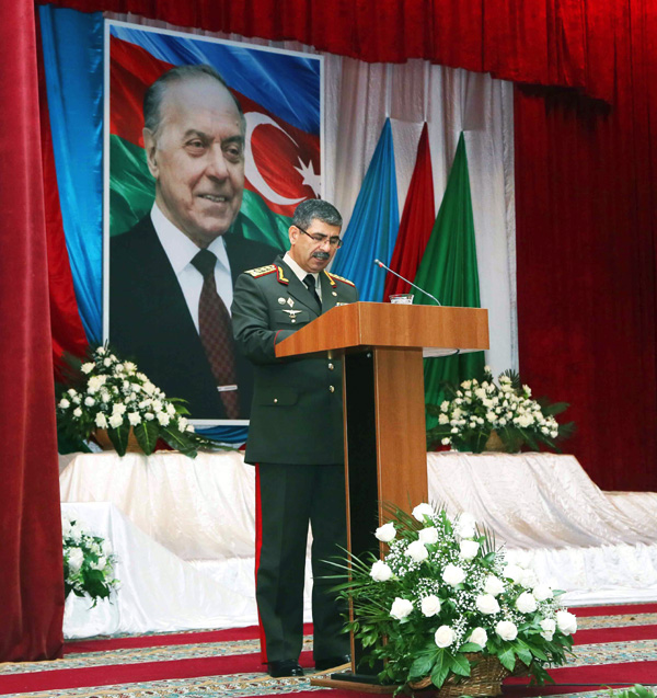 Azərbaycan hərbçiləri ümummilli lider Heydər Əliyevin anadan olmasının 91-ci ildönümünü təntənəli mərasimlə qeyd ediblər (FOTO)