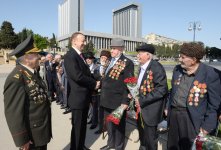 İlham Əliyev: Azərbaycanda veteranlara böyük diqqət və qayğı göstərilir (ƏLAVƏ OLUNUB) (FOTO)
