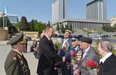 İlham Əliyev: Azərbaycanda veteranlara böyük diqqət və qayğı göstərilir (ƏLAVƏ OLUNUB) (FOTO)