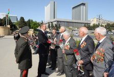 İlham Əliyev: Azərbaycanda veteranlara böyük diqqət və qayğı göstərilir (ƏLAVƏ OLUNUB) (FOTO)