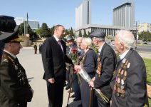 İlham Əliyev: Azərbaycanda veteranlara böyük diqqət və qayğı göstərilir (ƏLAVƏ OLUNUB) (FOTO)