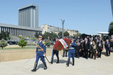 İlham Əliyev: Azərbaycanda veteranlara böyük diqqət və qayğı göstərilir (ƏLAVƏ OLUNUB) (FOTO)
