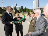 İlham Əliyev: Azərbaycanda veteranlara böyük diqqət və qayğı göstərilir (ƏLAVƏ OLUNUB) (FOTO)