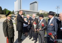 İlham Əliyev: Azərbaycanda veteranlara böyük diqqət və qayğı göstərilir (ƏLAVƏ OLUNUB) (FOTO)