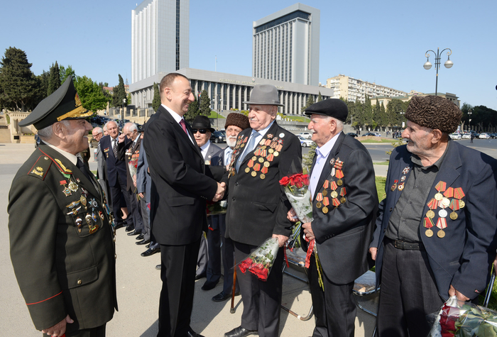 İlham Əliyev: Azərbaycanda veteranlara böyük diqqət və qayğı göstərilir (ƏLAVƏ OLUNUB) (FOTO)
