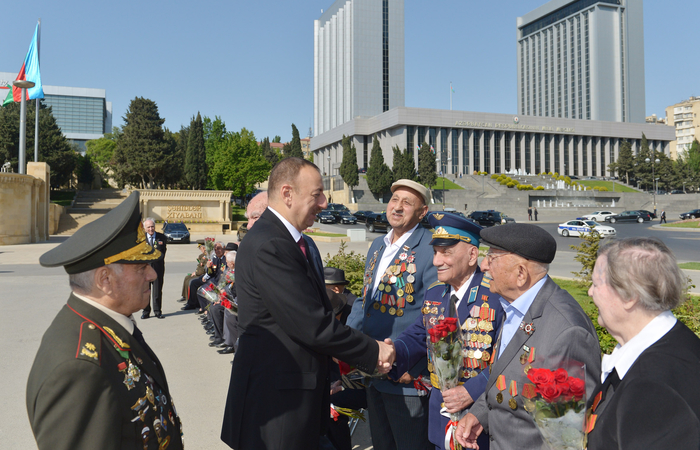 İlham Əliyev: Azərbaycanda veteranlara böyük diqqət və qayğı göstərilir (ƏLAVƏ OLUNUB) (FOTO)