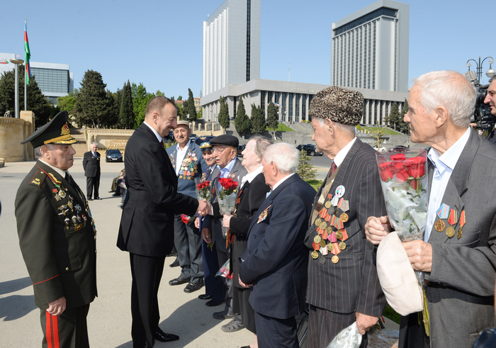 İlham Əliyev: Azərbaycanda veteranlara böyük diqqət və qayğı göstərilir (ƏLAVƏ OLUNUB) (FOTO)