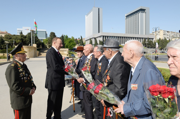 İlham Əliyev: Azərbaycanda veteranlara böyük diqqət və qayğı göstərilir (ƏLAVƏ OLUNUB) (FOTO)