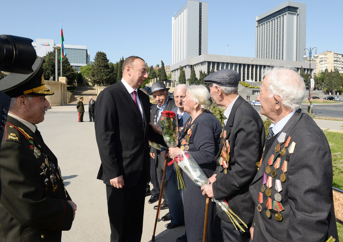 İlham Əliyev: Azərbaycanda veteranlara böyük diqqət və qayğı göstərilir (ƏLAVƏ OLUNUB) (FOTO)