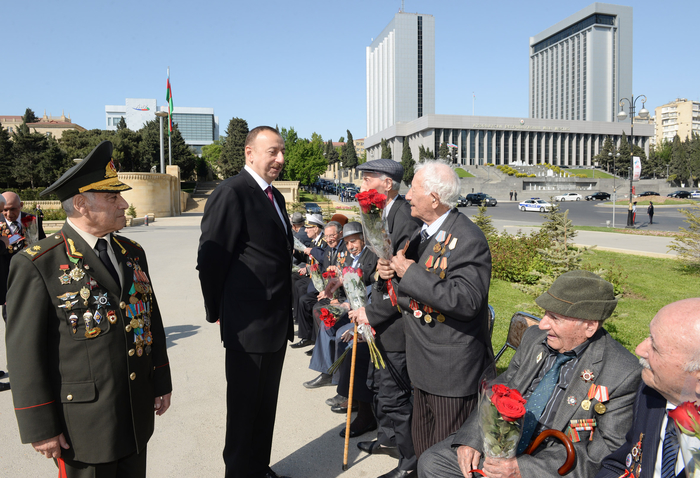 İlham Əliyev: Azərbaycanda veteranlara böyük diqqət və qayğı göstərilir (ƏLAVƏ OLUNUB) (FOTO)