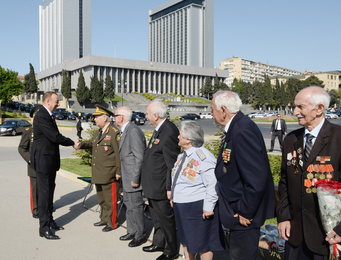 İlham Əliyev: Azərbaycanda veteranlara böyük diqqət və qayğı göstərilir (ƏLAVƏ OLUNUB) (FOTO)