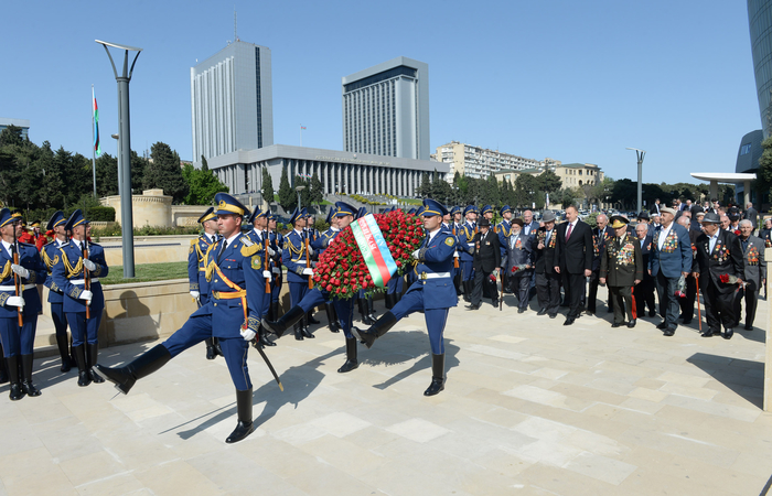 İlham Əliyev: Azərbaycanda veteranlara böyük diqqət və qayğı göstərilir (ƏLAVƏ OLUNUB) (FOTO)