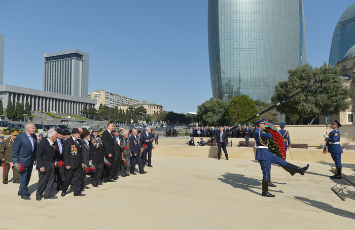 İlham Əliyev: Azərbaycanda veteranlara böyük diqqət və qayğı göstərilir (ƏLAVƏ OLUNUB) (FOTO)