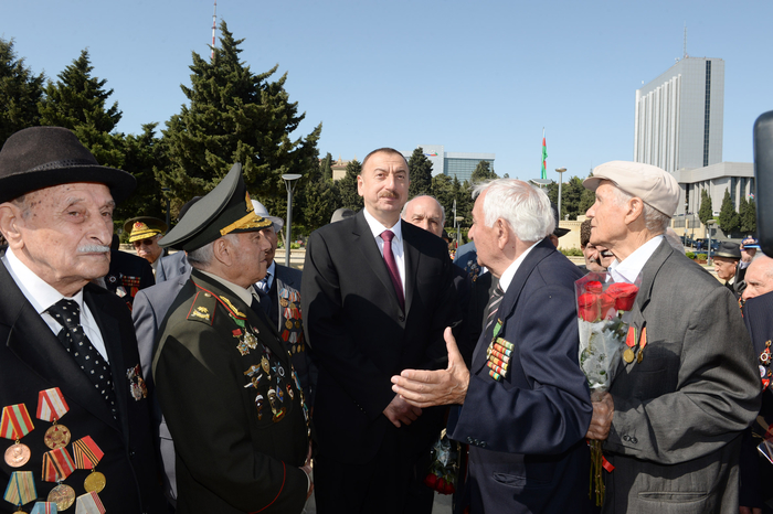 İlham Əliyev: Azərbaycanda veteranlara böyük diqqət və qayğı göstərilir (ƏLAVƏ OLUNUB) (FOTO)