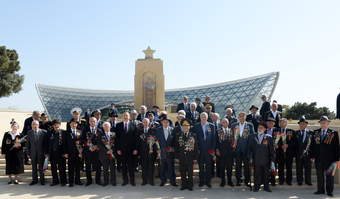 İlham Əliyev: Azərbaycanda veteranlara böyük diqqət və qayğı göstərilir (ƏLAVƏ OLUNUB) (FOTO)