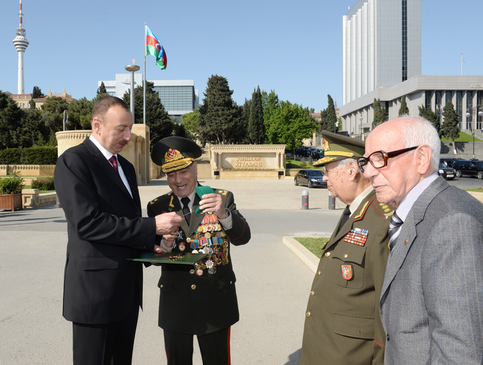İlham Əliyev: Azərbaycanda veteranlara böyük diqqət və qayğı göstərilir (ƏLAVƏ OLUNUB) (FOTO)