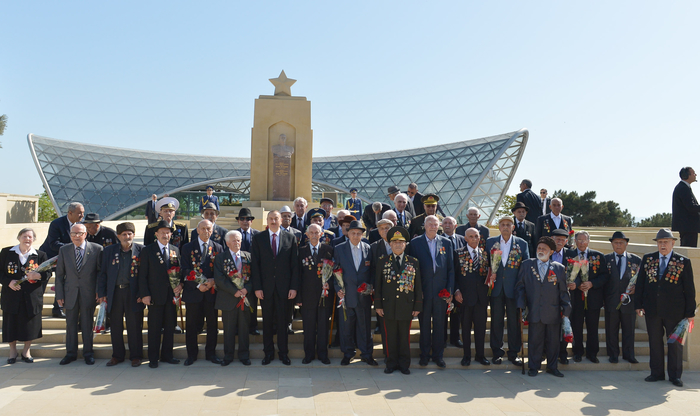 İlham Əliyev: Azərbaycanda veteranlara böyük diqqət və qayğı göstərilir (ƏLAVƏ OLUNUB) (FOTO)