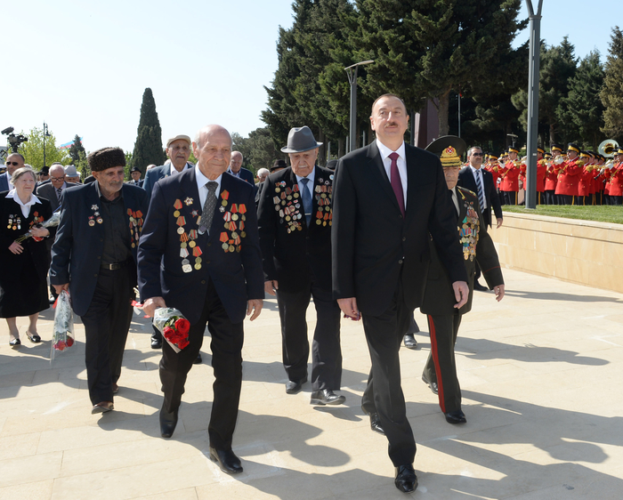 İlham Əliyev: Azərbaycanda veteranlara böyük diqqət və qayğı göstərilir (ƏLAVƏ OLUNUB) (FOTO)