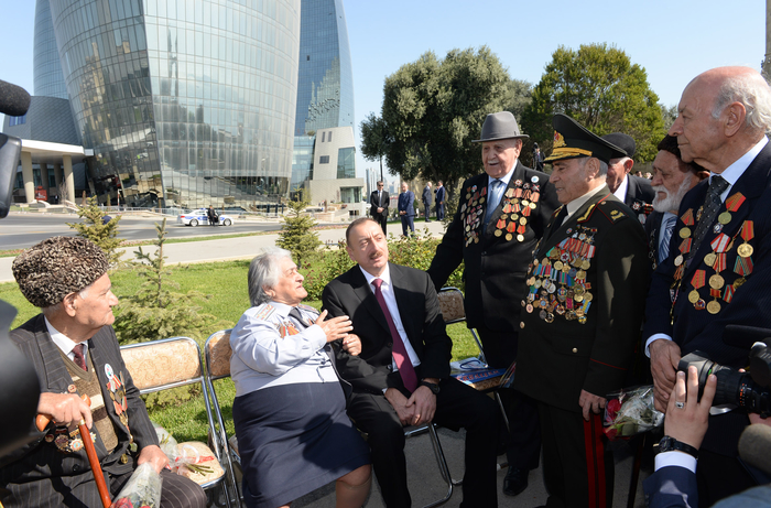 İlham Əliyev: Azərbaycanda veteranlara böyük diqqət və qayğı göstərilir (ƏLAVƏ OLUNUB) (FOTO)