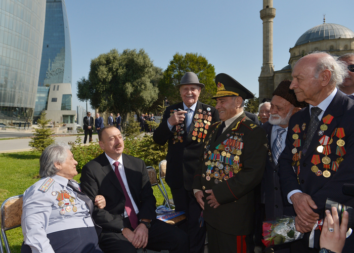 İlham Əliyev: Azərbaycanda veteranlara böyük diqqət və qayğı göstərilir (ƏLAVƏ OLUNUB) (FOTO)